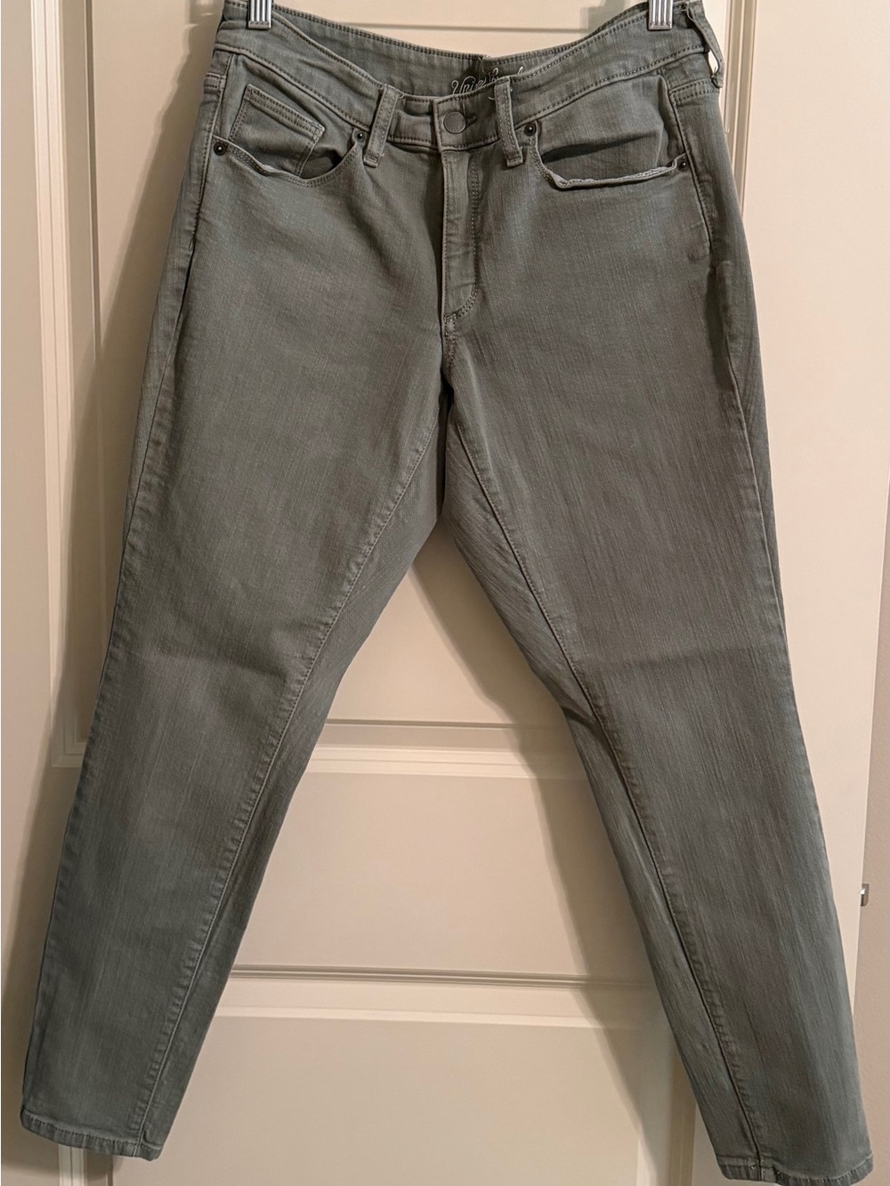 Universal Thread Women’s Slim Straight Jeans in Olive size 10